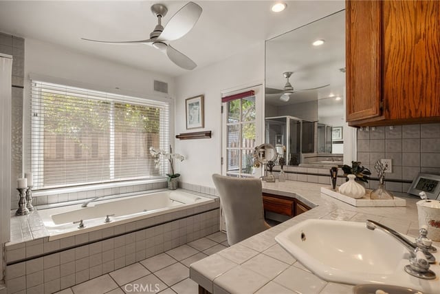 5841 Radford Avenue, Los Angeles, CA 91607 — photo 14 of 27