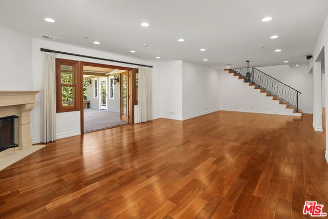 512 N Linden Drive, Beverly Hills, CA 90210 — photo 9 of 22