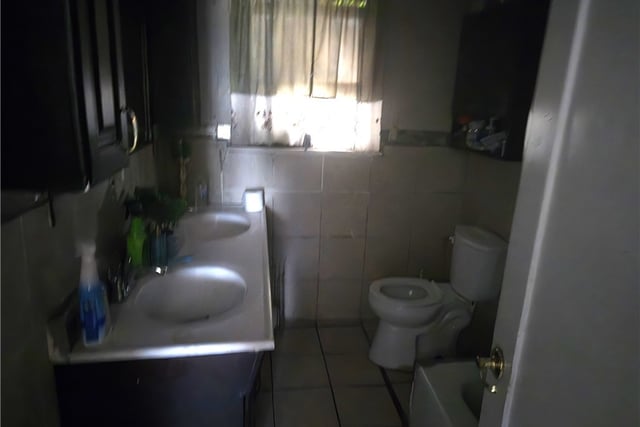 759 E 84th, Los Angeles, CA 90001 — photo 8 of 13