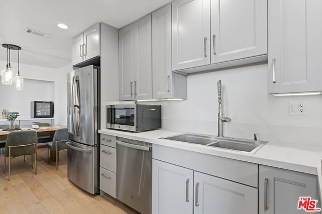 7250 Franklin Avenue 615, Los Angeles, CA 90046 — photo 11 of 42