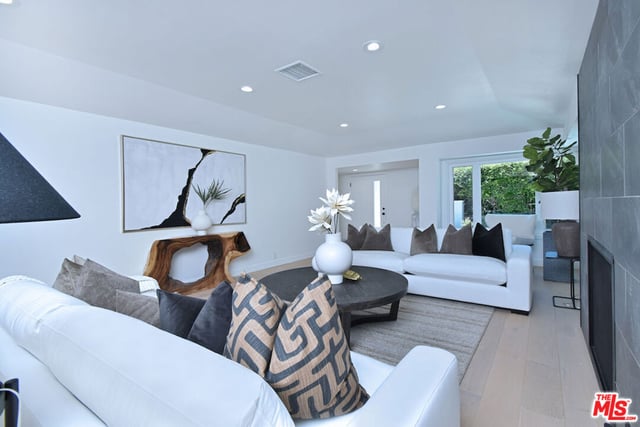 19061 Wells Drive, Los Angeles, CA 91356 — photo 11 of 59