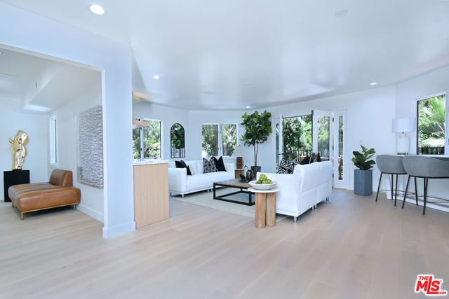 19061 Wells Drive, Los Angeles, CA 91356 — photo 13 of 59