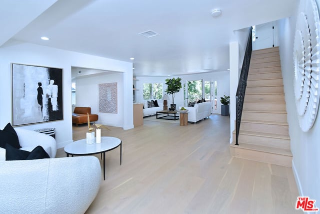 19061 Wells Drive, Los Angeles, CA 91356 — photo 14 of 59