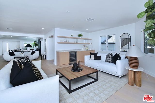 19061 Wells Drive, Los Angeles, CA 91356 — photo 17 of 59