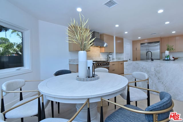 19061 Wells Drive, Los Angeles, CA 91356 — photo 32 of 59