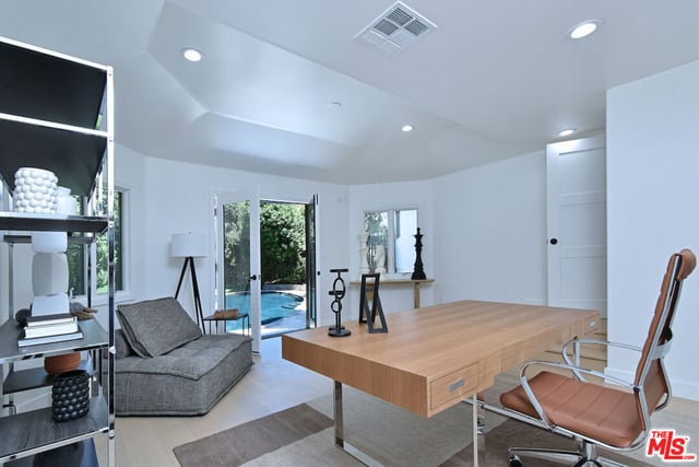 19061 Wells Drive, Los Angeles, CA 91356 — photo 46 of 59