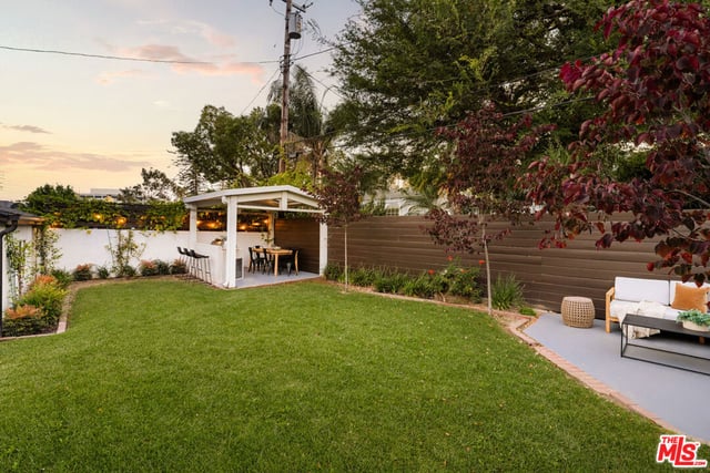 8421 Airlane Avenue, Los Angeles, CA 90045 — photo 10 of 22