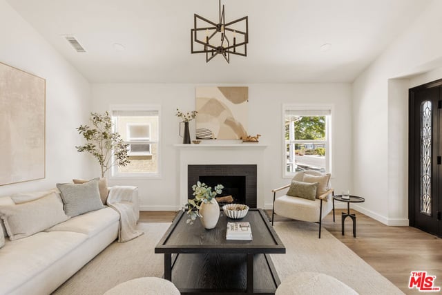 8421 Airlane Avenue, Los Angeles, CA 90045 — photo 3 of 22