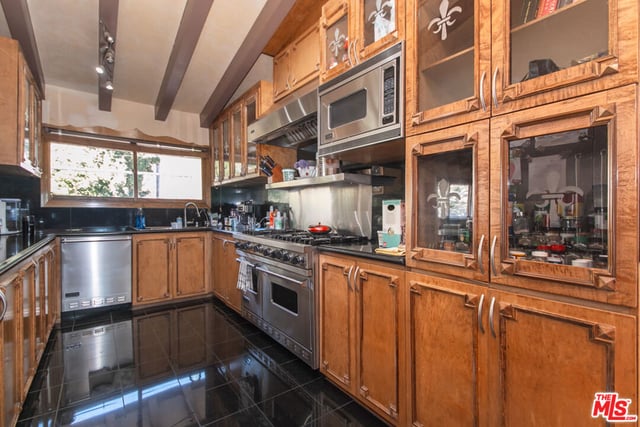 2430 Coldwater Canyon Drive, Beverly Hills, CA 90210 — photo 13 of 26