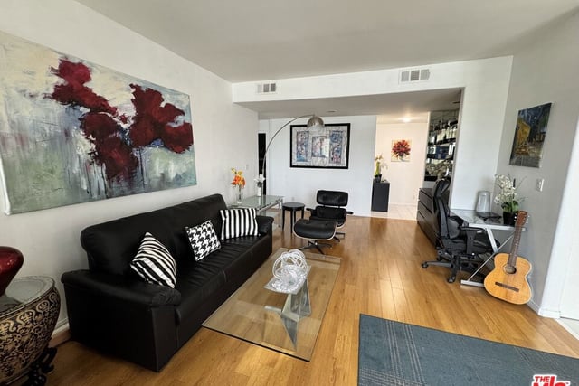 1002 S Burnside Avenue 204, Los Angeles, CA 90019 — photo 19 of 53