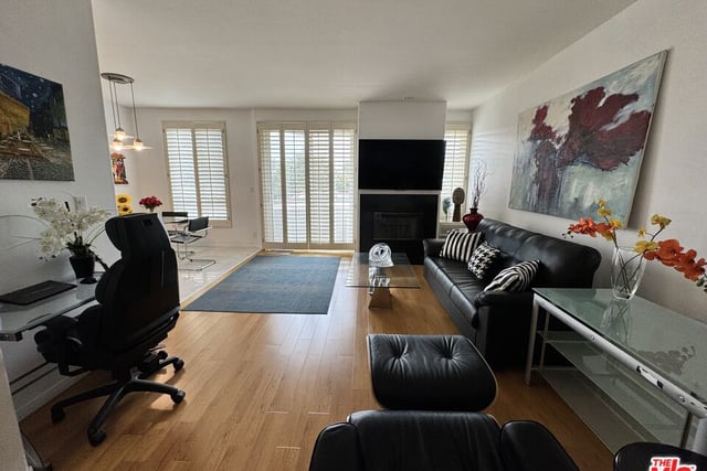 1002 S Burnside Avenue 204, Los Angeles, CA 90019 — photo 23 of 53