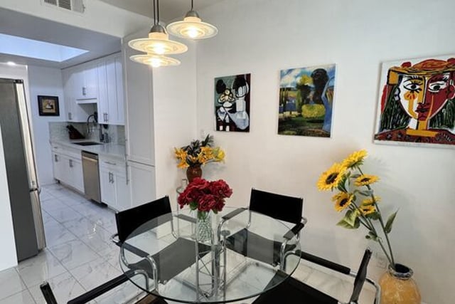1002 S Burnside Avenue 204, Los Angeles, CA 90019 — photo 5 of 53