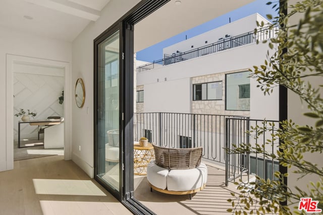 11967 Mayfield Ave 105, Los Angeles, CA 90049 — photo 32 of 59