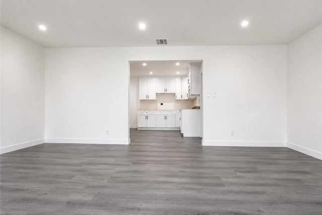 7918 Hazeltine Avenue, Panorama City, CA 91402 — photo 4 of 15