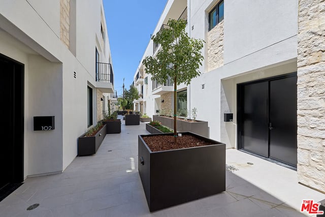 11967 Mayfield Ave 108, Los Angeles, CA 90049 — photo 46 of 53