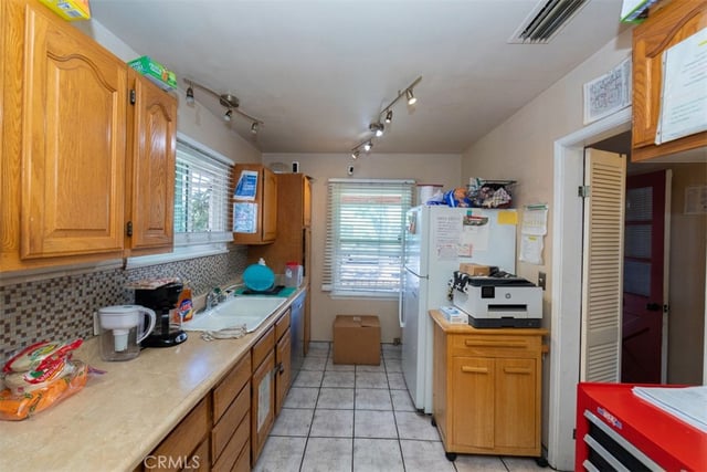 100 W Barclay, Long Beach, CA 90805 — photo 4 of 24
