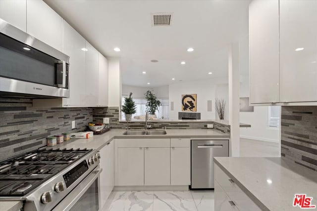 1160 Granville Avenue 108, Los Angeles, CA 90049 — photo 10 of 65