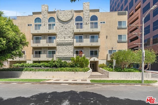 1160 Granville Avenue 108, Los Angeles, CA 90049 — photo 46 of 65