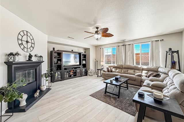 1302 Wellington Drive, Palmdale, CA 93551 — photo 13 of 63