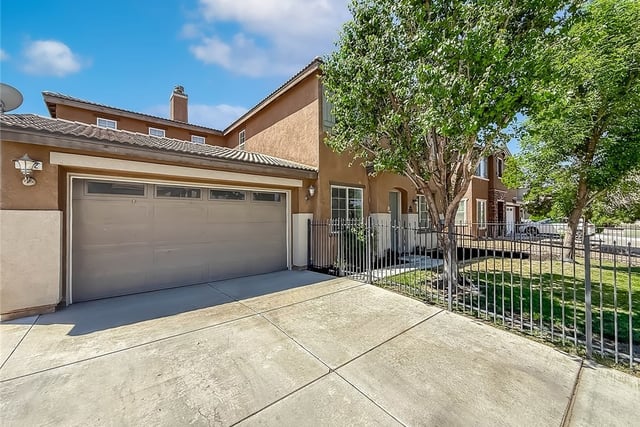 1302 Wellington Drive, Palmdale, CA 93551 — photo 3 of 63