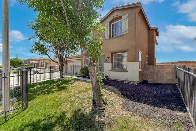 1302 Wellington Drive, Palmdale, CA 93551 — photo 4 of 63