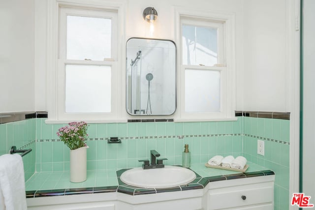 4712 Burnet Avenue, Los Angeles, CA 91403 — photo 19 of 32