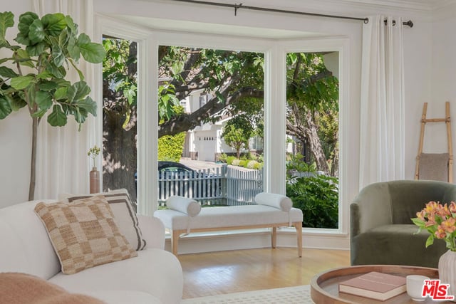 4712 Burnet Avenue, Los Angeles, CA 91403 — photo 4 of 32