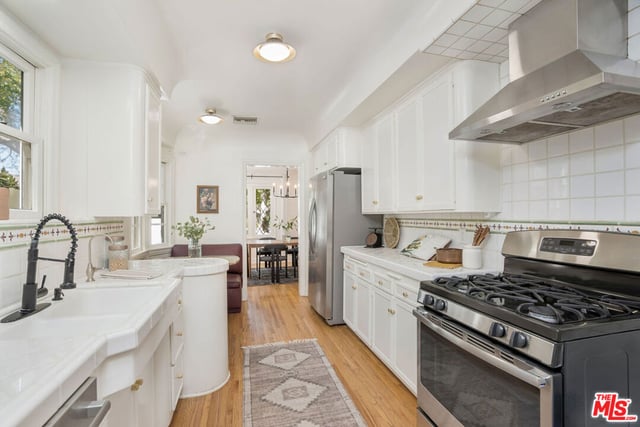 4712 Burnet Avenue, Los Angeles, CA 91403 — photo 8 of 32