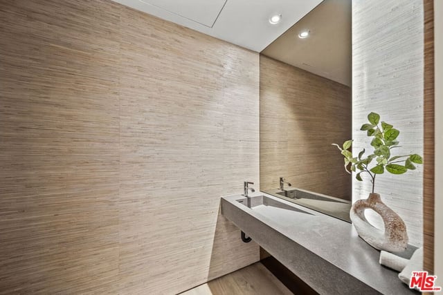 8899 Beverly Boulevard 4A, West Hollywood, CA 90048 — photo 28 of 51