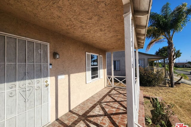 11016 S Manhattan Place, Los Angeles, CA 90047 — photo 6 of 12