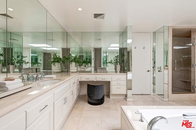 300 N Swall Drive 452, Beverly Hills, CA 90211 — photo 15 of 26