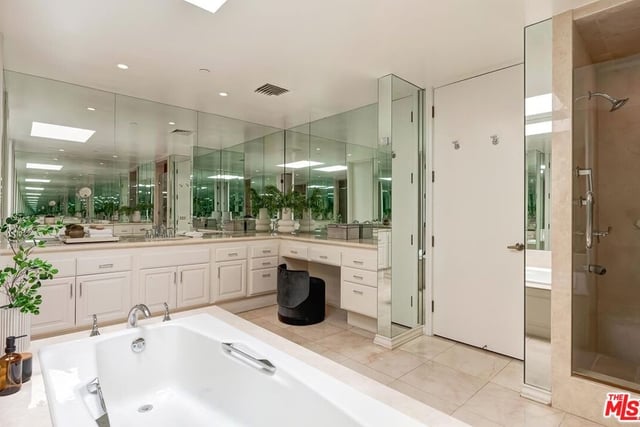 300 N Swall Drive 452, Beverly Hills, CA 90211 — photo 16 of 26