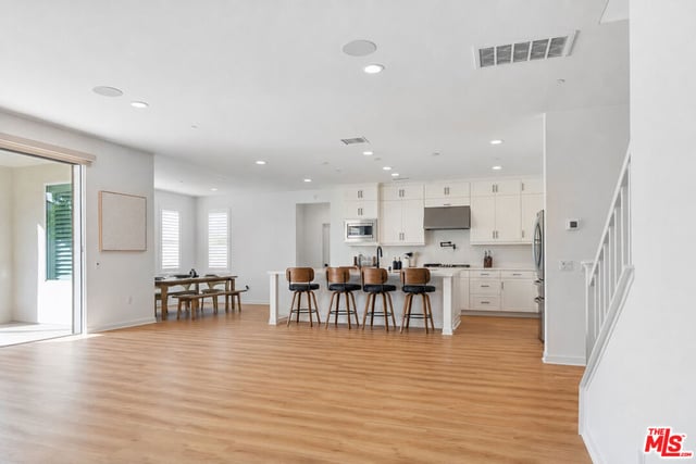 18130 Radiance Lane, Santa Clarita, CA 91350 — photo 5 of 24