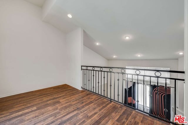 10924 Bloomfield Street 7, Los Angeles, CA 91602 — photo 11 of 15
