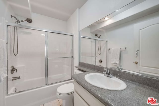 10924 Bloomfield Street 7, Los Angeles, CA 91602 — photo 2 of 15