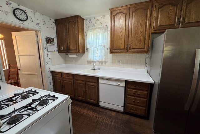 7039 Hesperia, Reseda, CA 91335 — photo 14 of 42