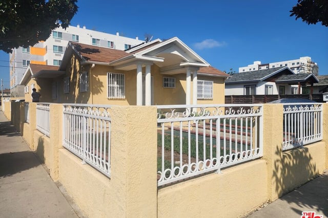 4239 S Hobart Boulevard, Los Angeles, CA 90062 — photo 3 of 4