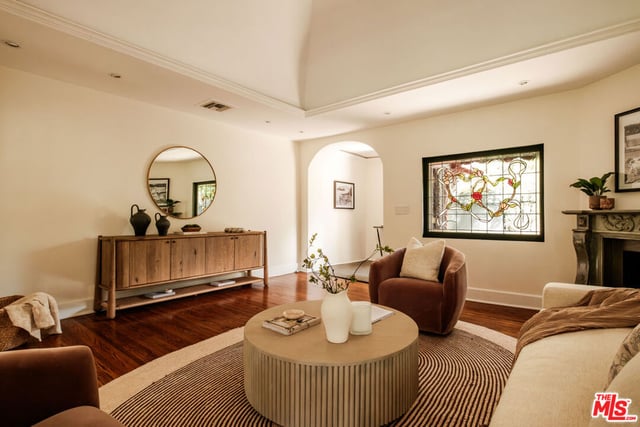 6750 Wedgewood Place, Los Angeles, CA 90068 — photo 3 of 37