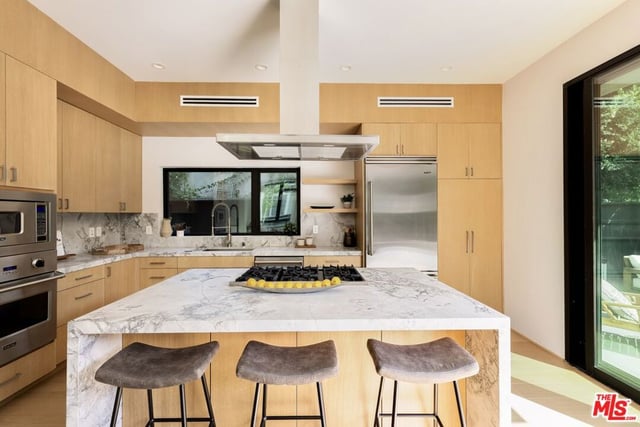 9064 Harland Avenue, West Hollywood, CA 90069 — photo 13 of 31