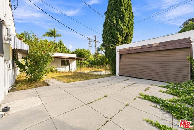 513 N Rexford Drive, Beverly Hills, CA 90210 — photo 8 of 18