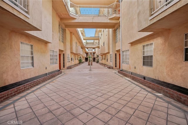 321 W Queen Street 20, Inglewood, CA 90301 — photo 4 of 12
