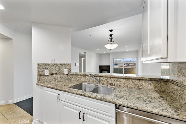 908 S Ardmore Avenue 304, Los Angeles, CA 90006 — photo 11 of 31
