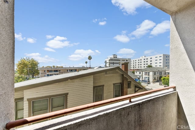908 S Ardmore Avenue 304, Los Angeles, CA 90006 — photo 7 of 31