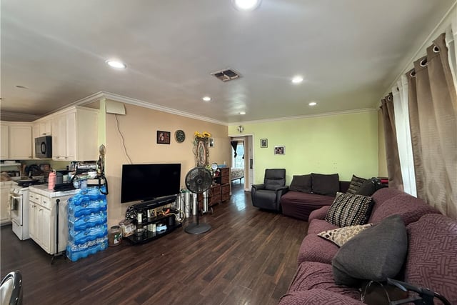 1003 W 225th Street, Torrance, CA 90502 — photo 3 of 10