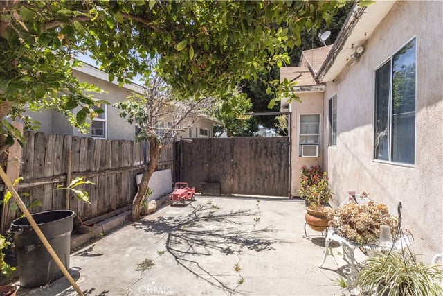 142 N Vendome Street, Los Angeles, CA 90026 — photo 10 of 31