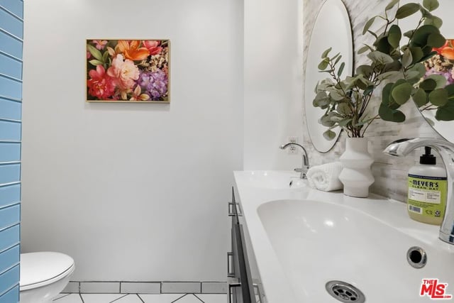 7870 Truxton Avenue, Los Angeles, CA 90045 — photo 5 of 9