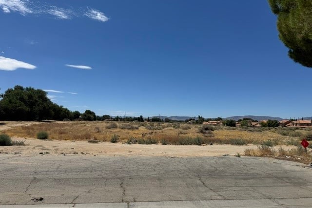 733 E Avenue J12, Lancaster, CA 93535 — photo 8 of 36