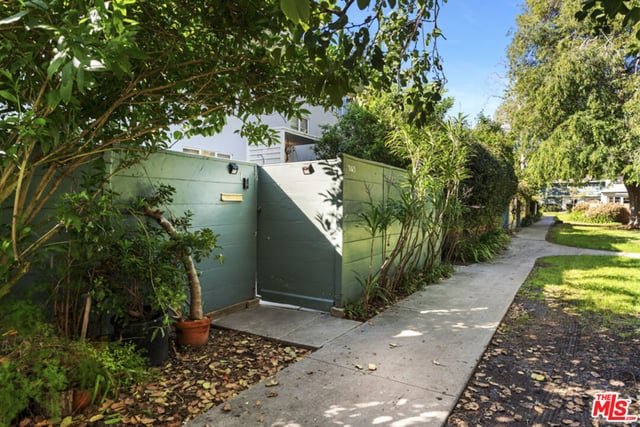 5165 Village, Los Angeles, CA 90016 — photo 16 of 16