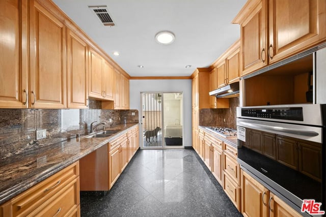 8058 Fulton Avenue, North Hollywood, CA 91605 — photo 13 of 39