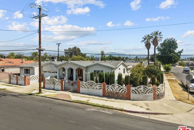 8058 Fulton Avenue, North Hollywood, CA 91605 — photo 2 of 39
